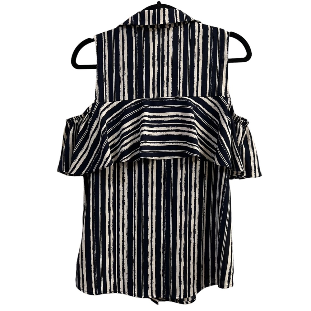 Super SUPER cute cut-out top! - Picture 3 of 5
